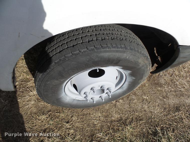 image for item L7211 2004 Ford F350 Super Duty XL utility truck