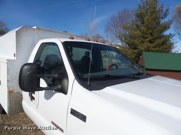image for item L7211 2004 Ford F350 Super Duty XL utility truck