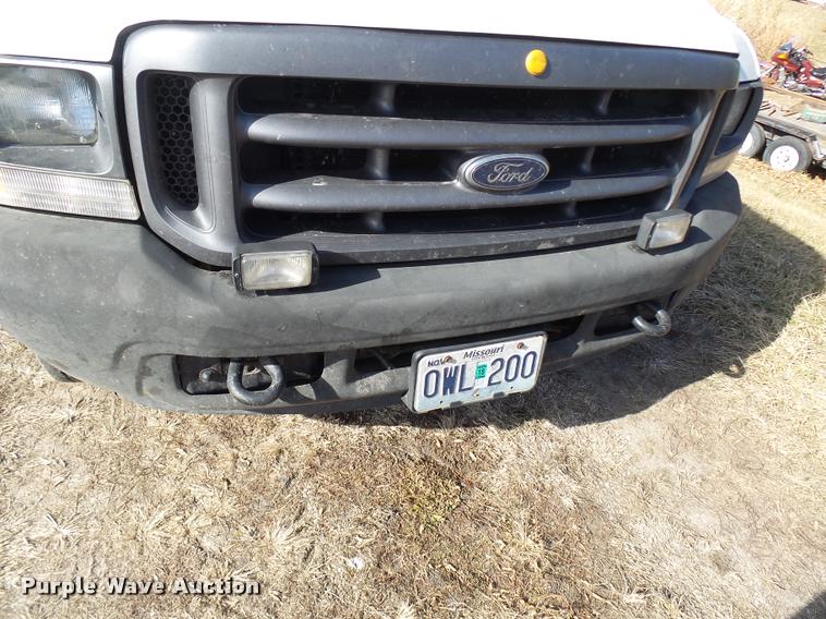 image for item L7211 2004 Ford F350 Super Duty XL utility truck
