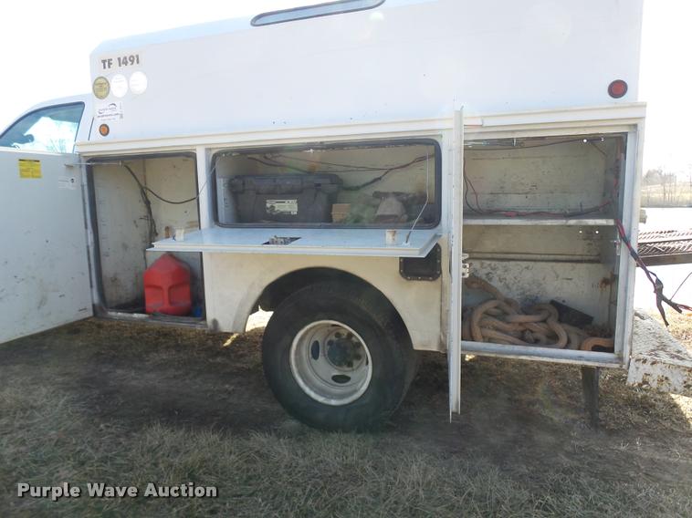 image for item L7211 2004 Ford F350 Super Duty XL utility truck