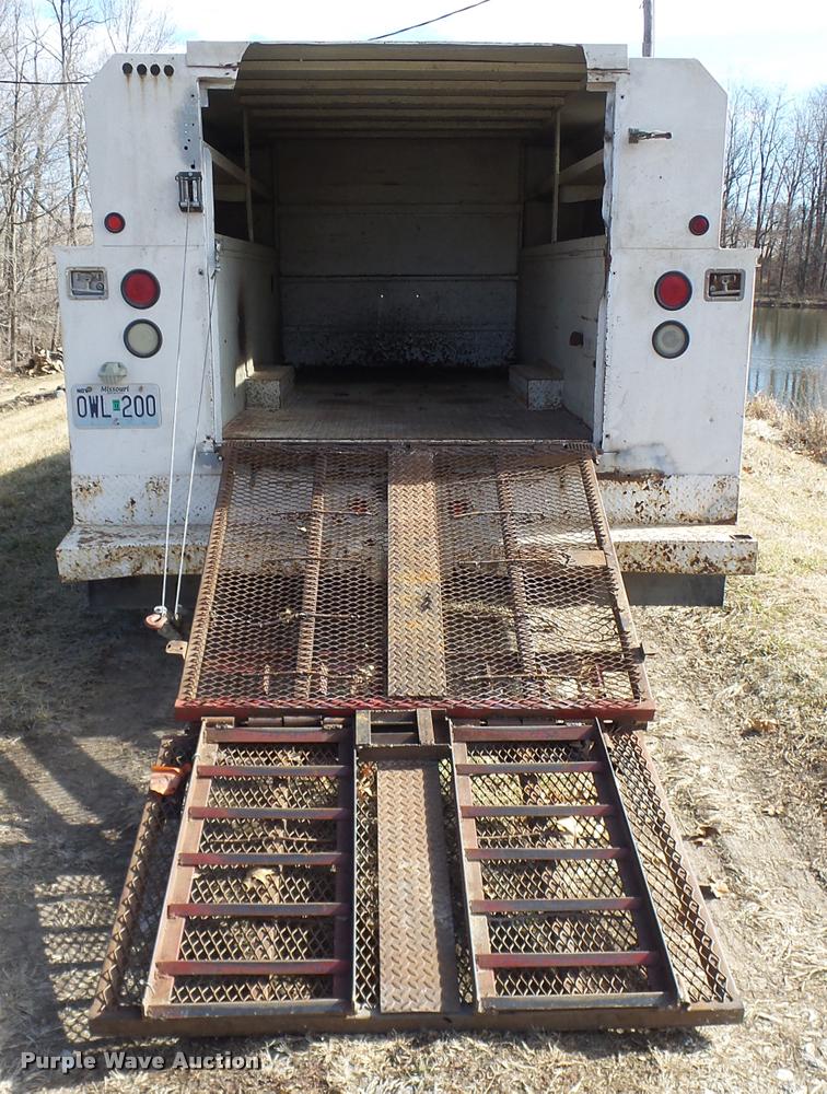 image for item L7211 2004 Ford F350 Super Duty XL utility truck