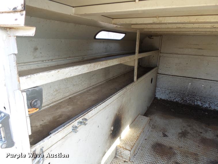 image for item L7211 2004 Ford F350 Super Duty XL utility truck