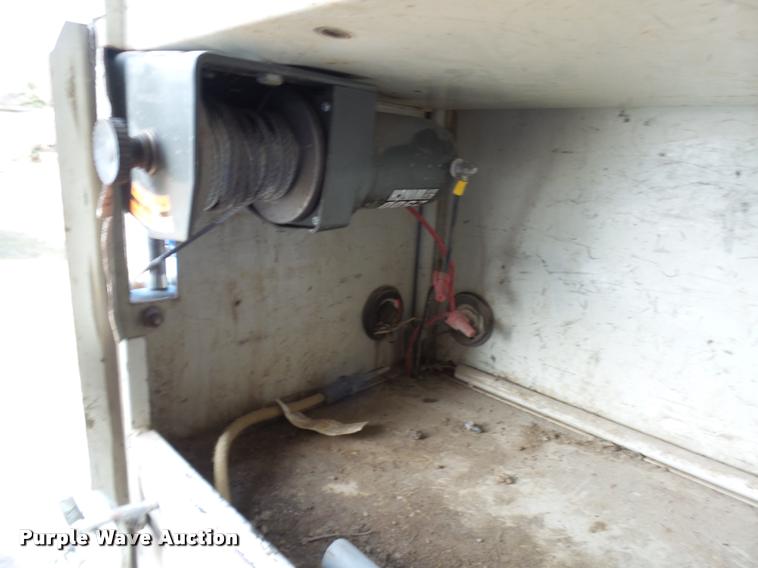 image for item L7211 2004 Ford F350 Super Duty XL utility truck