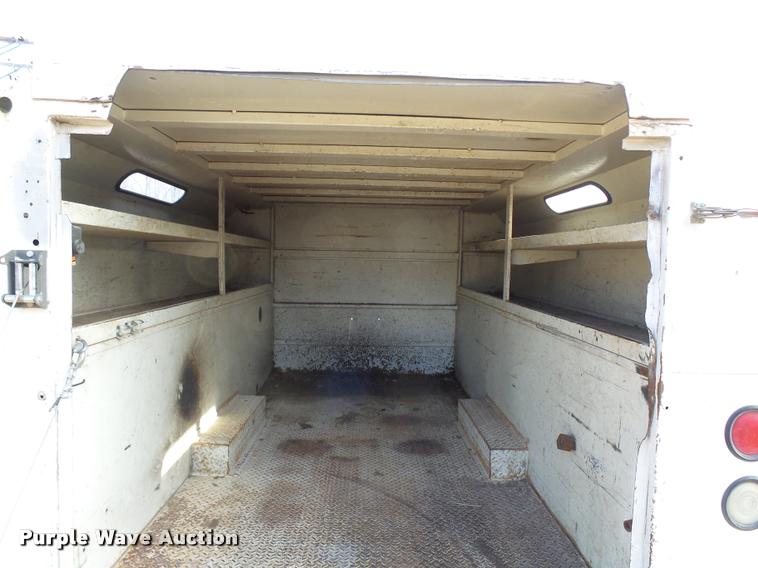 image for item L7211 2004 Ford F350 Super Duty XL utility truck