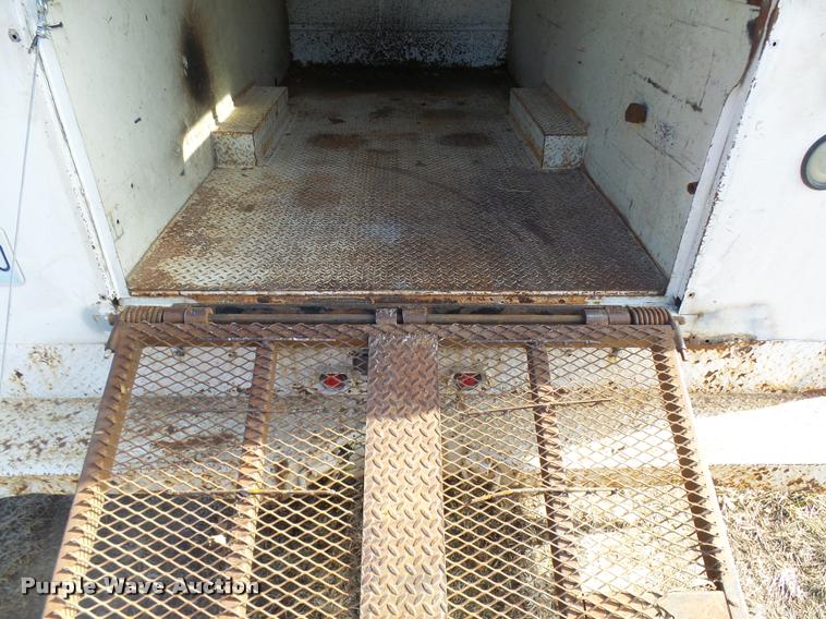 image for item L7211 2004 Ford F350 Super Duty XL utility truck