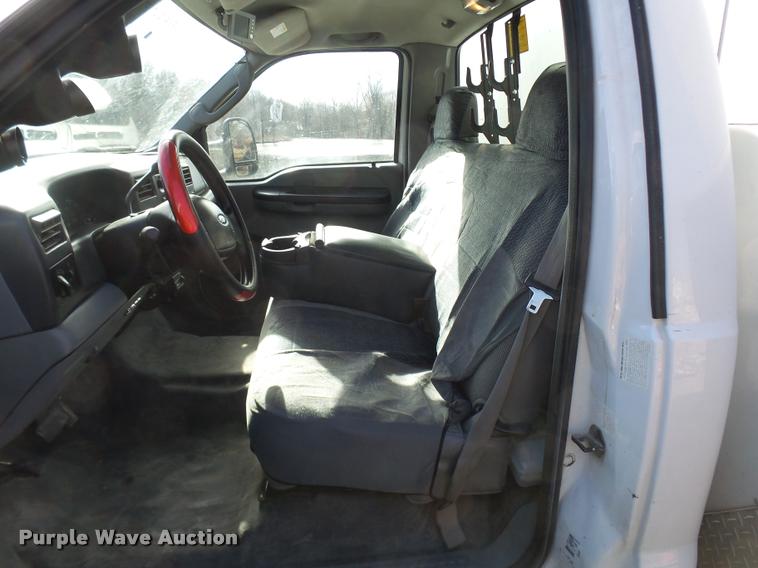 image for item L7211 2004 Ford F350 Super Duty XL utility truck