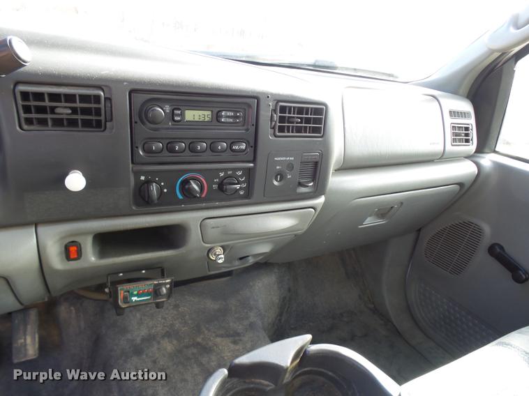 image for item L7211 2004 Ford F350 Super Duty XL utility truck