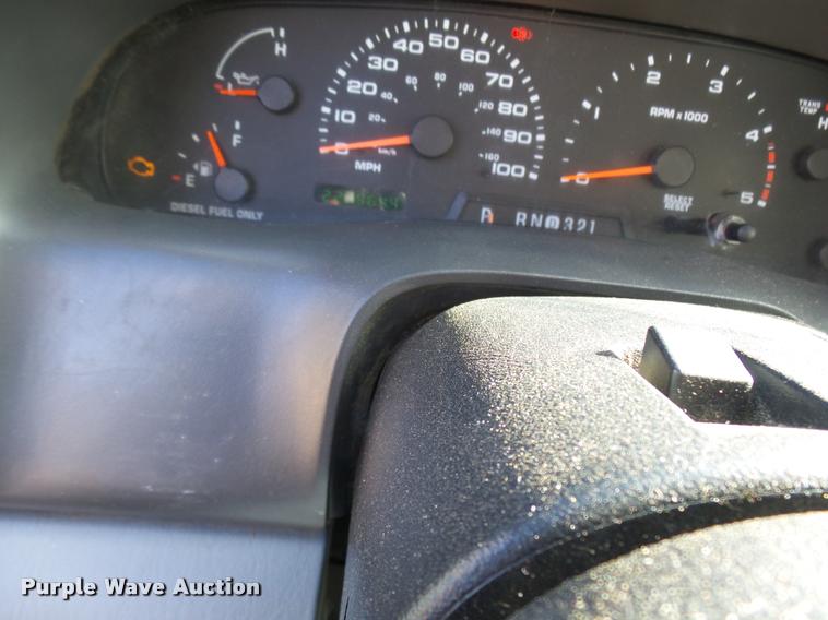 image for item L7211 2004 Ford F350 Super Duty XL utility truck