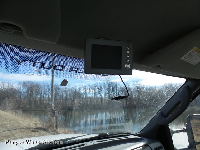 image for item L7211 2004 Ford F350 Super Duty XL utility truck