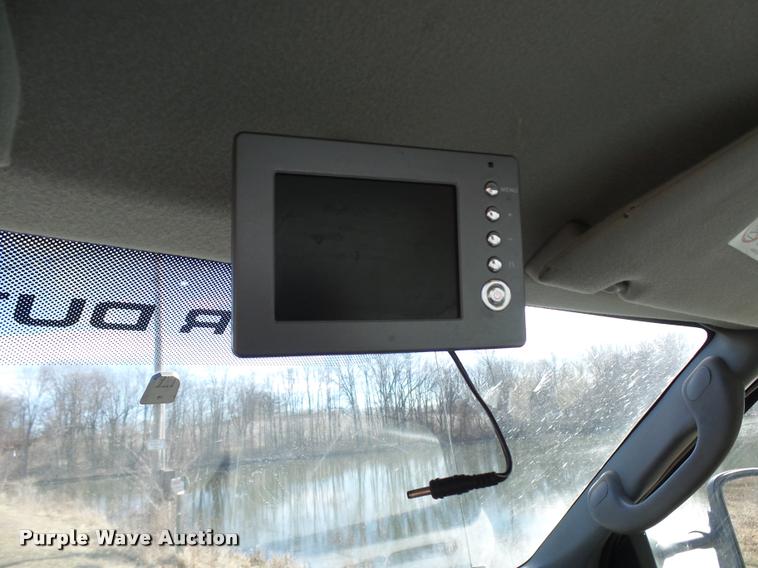 image for item L7211 2004 Ford F350 Super Duty XL utility truck