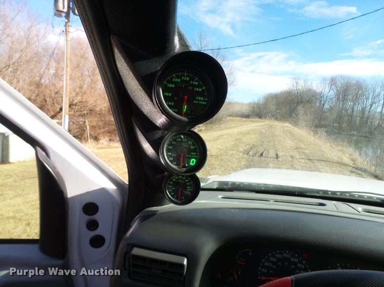 image for item L7211 2004 Ford F350 Super Duty XL utility truck