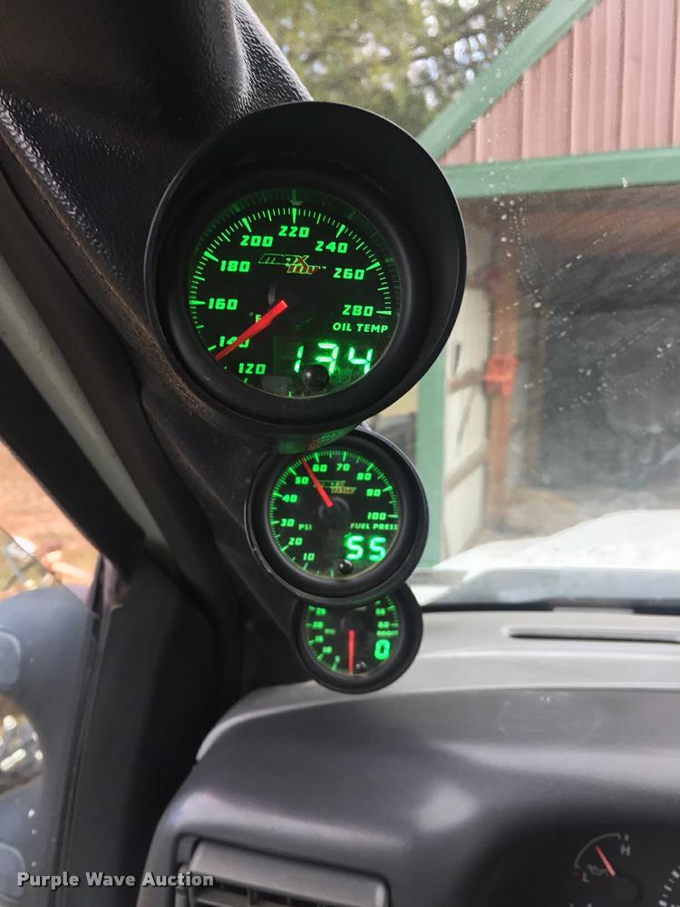 image for item L7211 2004 Ford F350 Super Duty XL utility truck