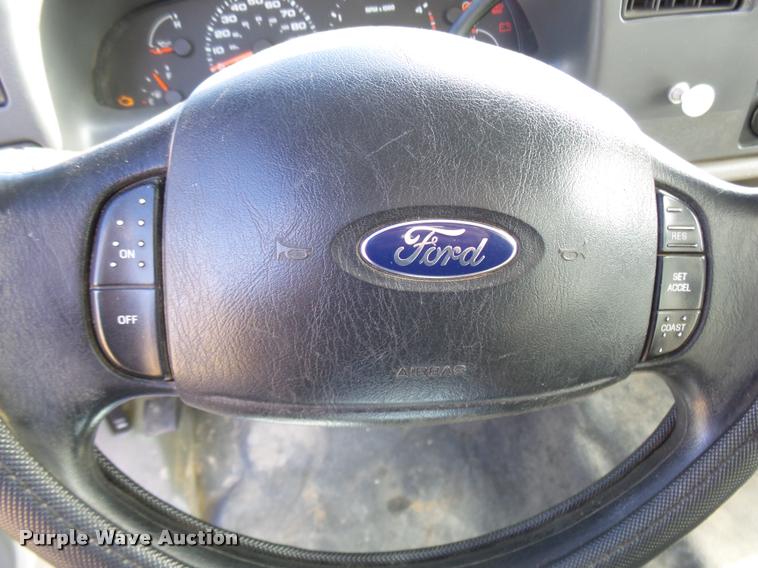 image for item L7211 2004 Ford F350 Super Duty XL utility truck