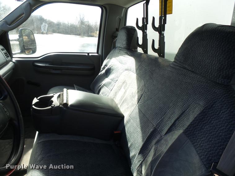 image for item L7211 2004 Ford F350 Super Duty XL utility truck