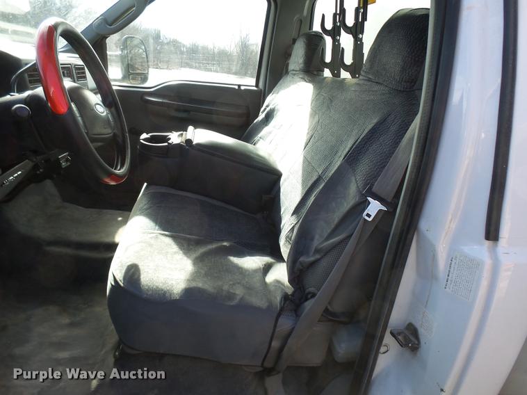 image for item L7211 2004 Ford F350 Super Duty XL utility truck