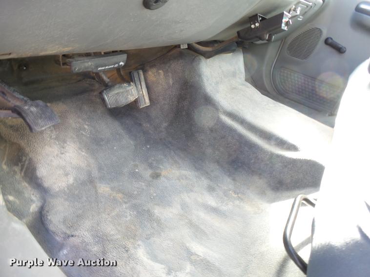 image for item L7211 2004 Ford F350 Super Duty XL utility truck