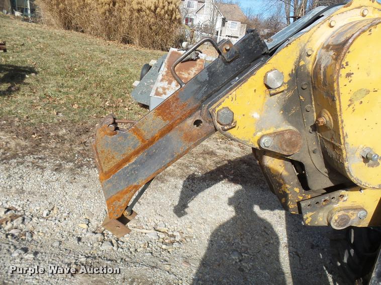 image for item L7214 1999 Vermeer LM42 vibratory plow