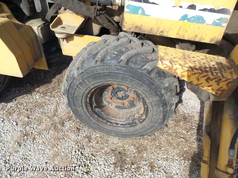 image for item L7214 1999 Vermeer LM42 vibratory plow