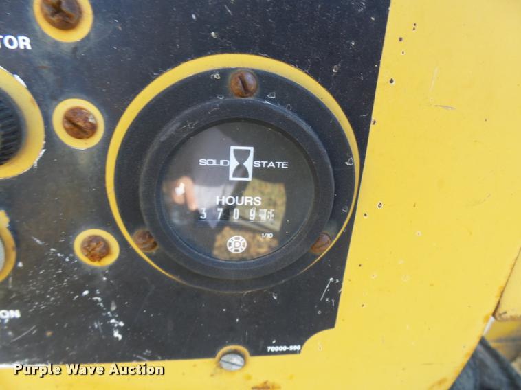 image for item L7214 1999 Vermeer LM42 vibratory plow