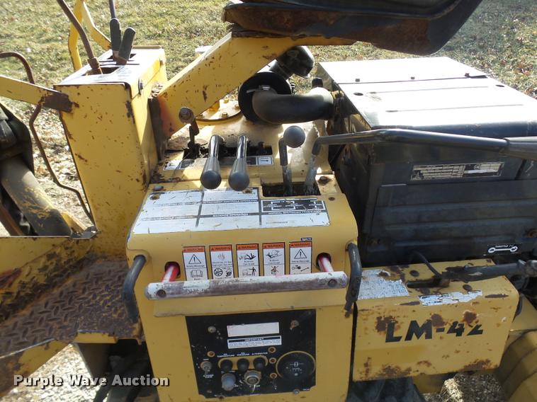 image for item L7214 1999 Vermeer LM42 vibratory plow