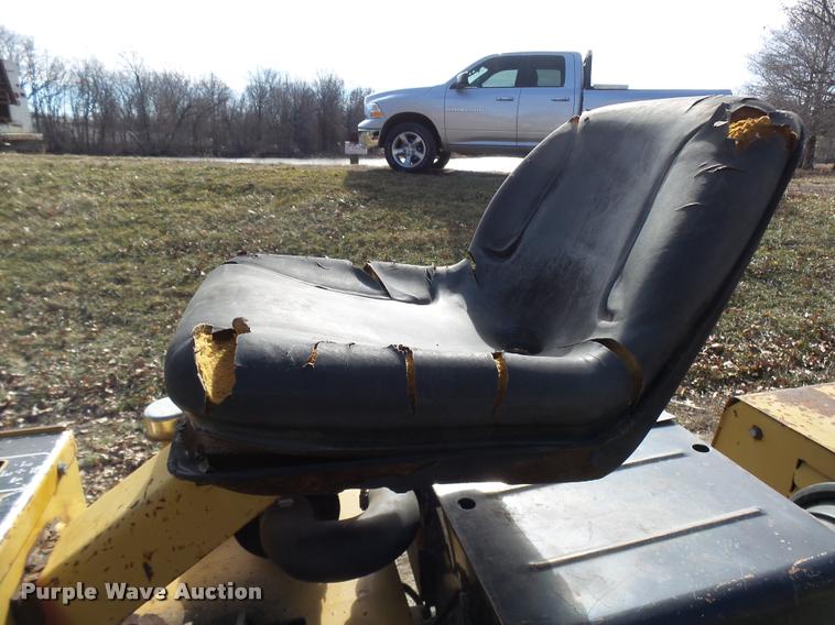 image for item L7214 1999 Vermeer LM42 vibratory plow