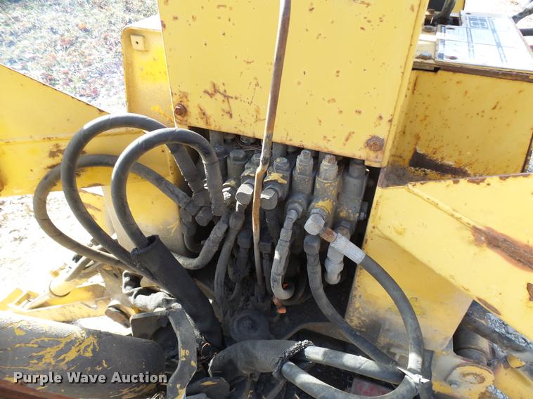 image for item L7214 1999 Vermeer LM42 vibratory plow