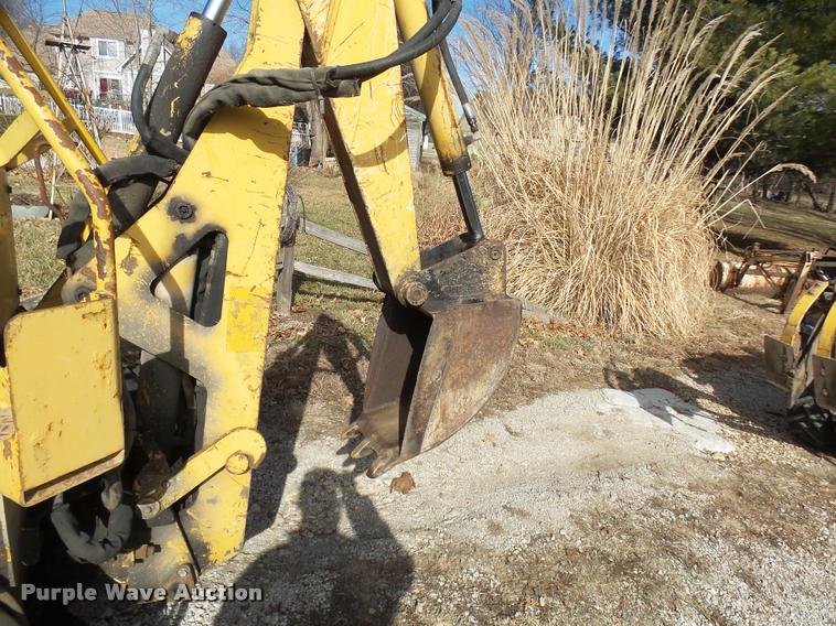 image for item L7214 1999 Vermeer LM42 vibratory plow