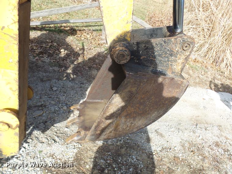 image for item L7214 1999 Vermeer LM42 vibratory plow