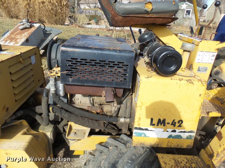 image for item L7214 1999 Vermeer LM42 vibratory plow