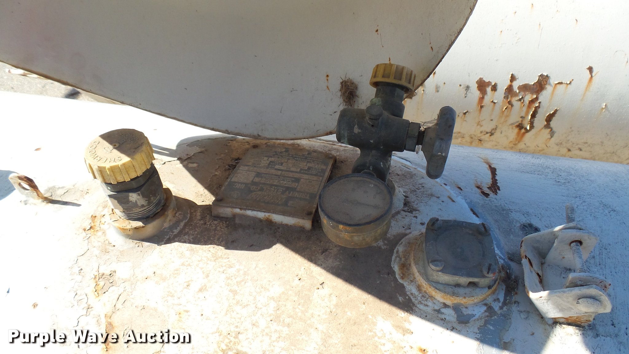 (4) propane tanks in Cheney, KS Item AT9560 sold Purple Wave