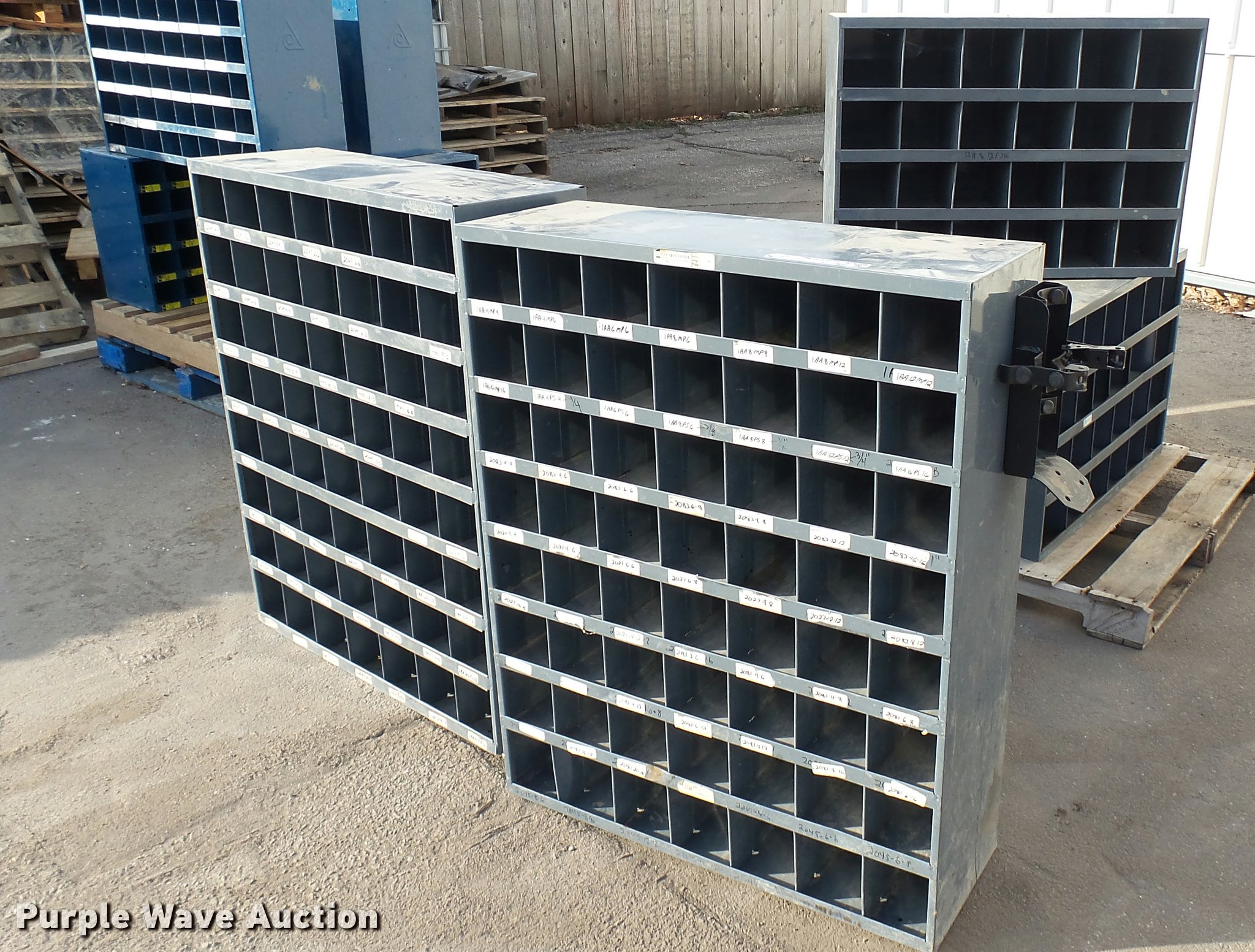 (5) bolt bins in Mulvane, KS Item AT9622 sold Purple Wave