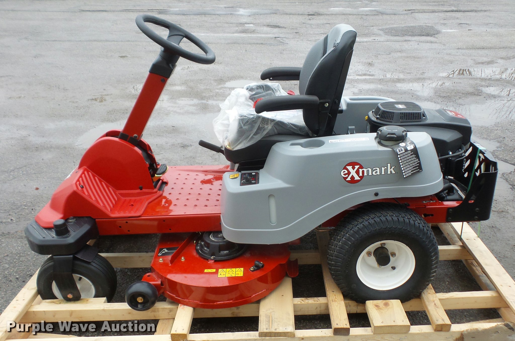 Exmark Quest ZTR lawn mower in Olathe, KS Item BW9704 sold Purple Wave