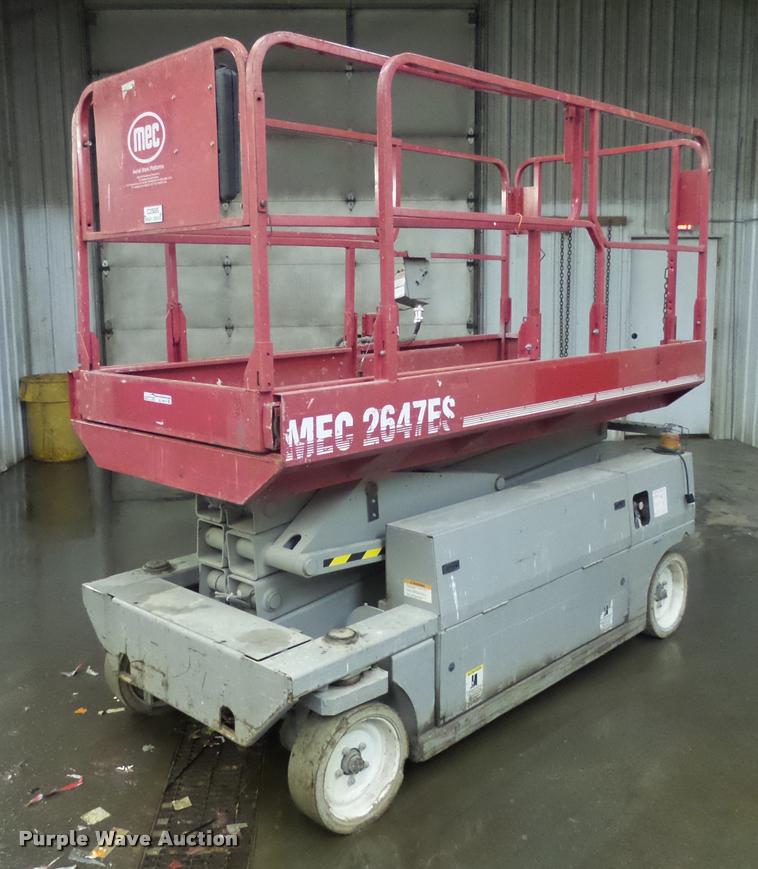 image for item AL9012 2000 Mec 2647ES scissor lift