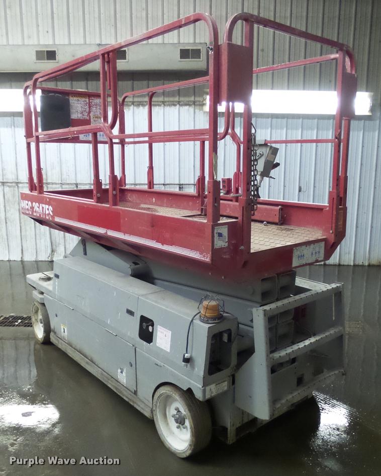 image for item AL9012 2000 Mec 2647ES scissor lift