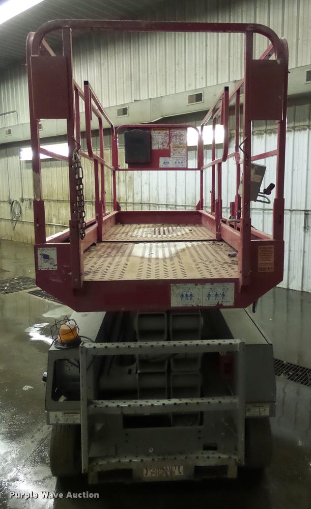 image for item AL9012 2000 Mec 2647ES scissor lift