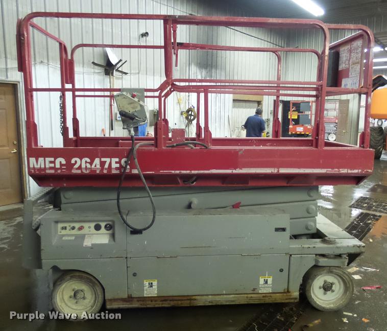image for item AL9012 2000 Mec 2647ES scissor lift