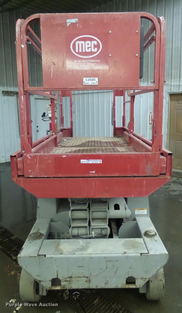image for item AL9012 2000 Mec 2647ES scissor lift