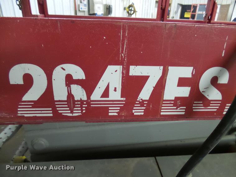 image for item AL9012 2000 Mec 2647ES scissor lift
