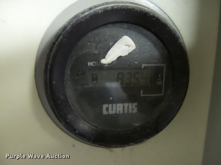 image for item AL9012 2000 Mec 2647ES scissor lift