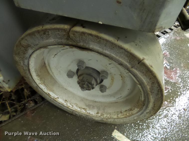 image for item AL9012 2000 Mec 2647ES scissor lift