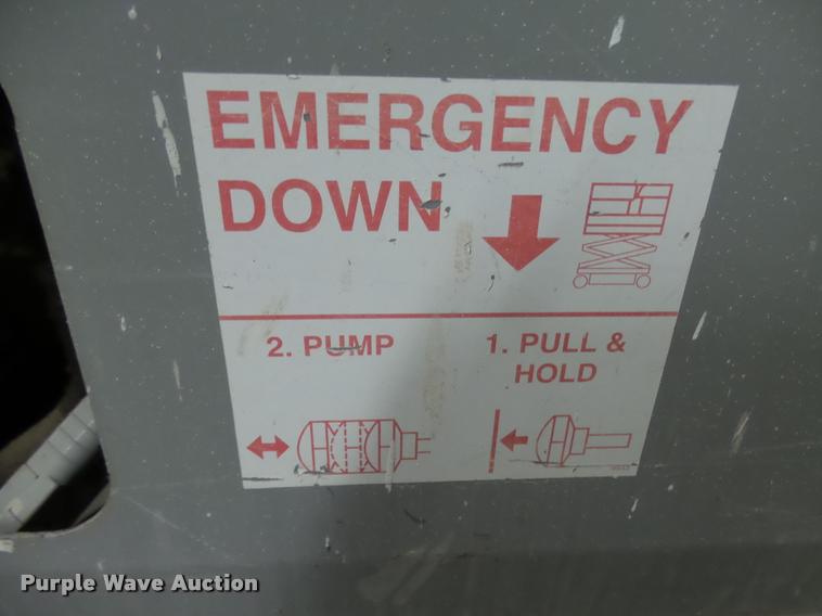 image for item AL9012 2000 Mec 2647ES scissor lift