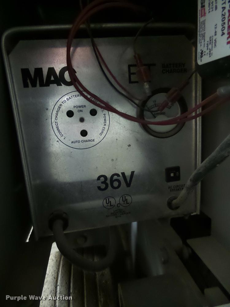 image for item AL9012 2000 Mec 2647ES scissor lift