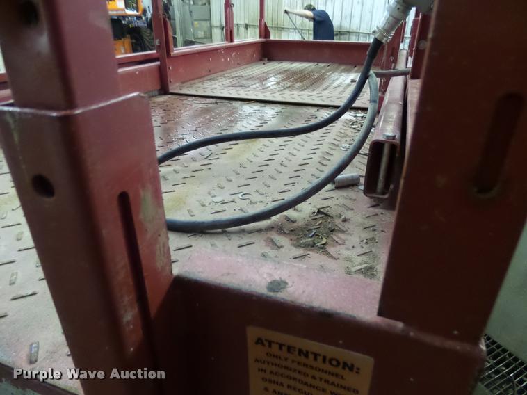 image for item AL9012 2000 Mec 2647ES scissor lift