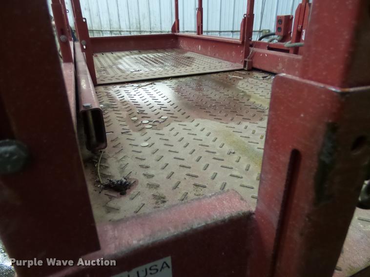 image for item AL9012 2000 Mec 2647ES scissor lift