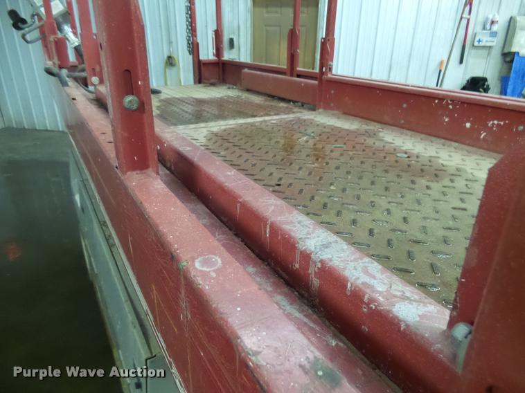 image for item AL9012 2000 Mec 2647ES scissor lift