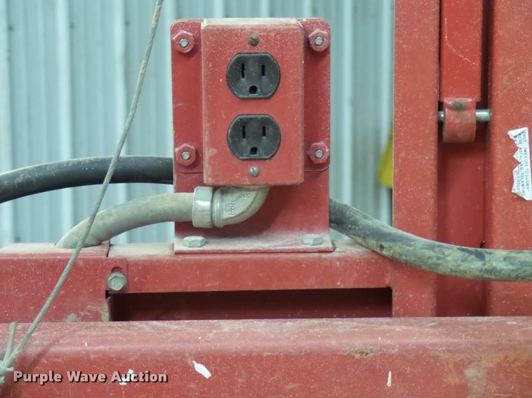 image for item AL9012 2000 Mec 2647ES scissor lift