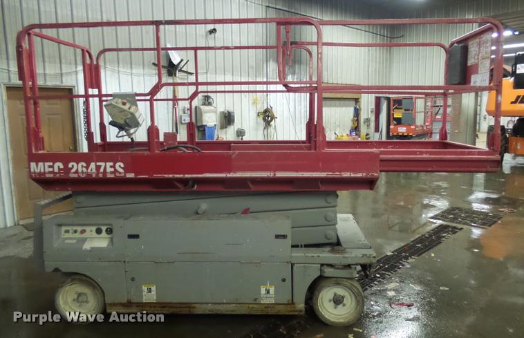 image for item AL9012 2000 Mec 2647ES scissor lift