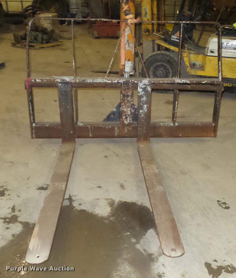 image for item AU9694 Lull forklift attachment