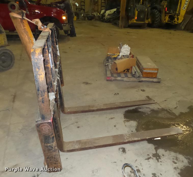 image for item AU9694 Lull forklift attachment