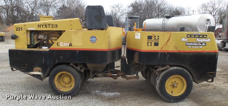 image for item BM9522 Hyster C530A pneumatic roller